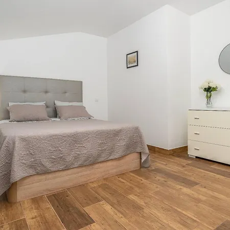 Jacinta Ground Floor * Funchal (Madeira)